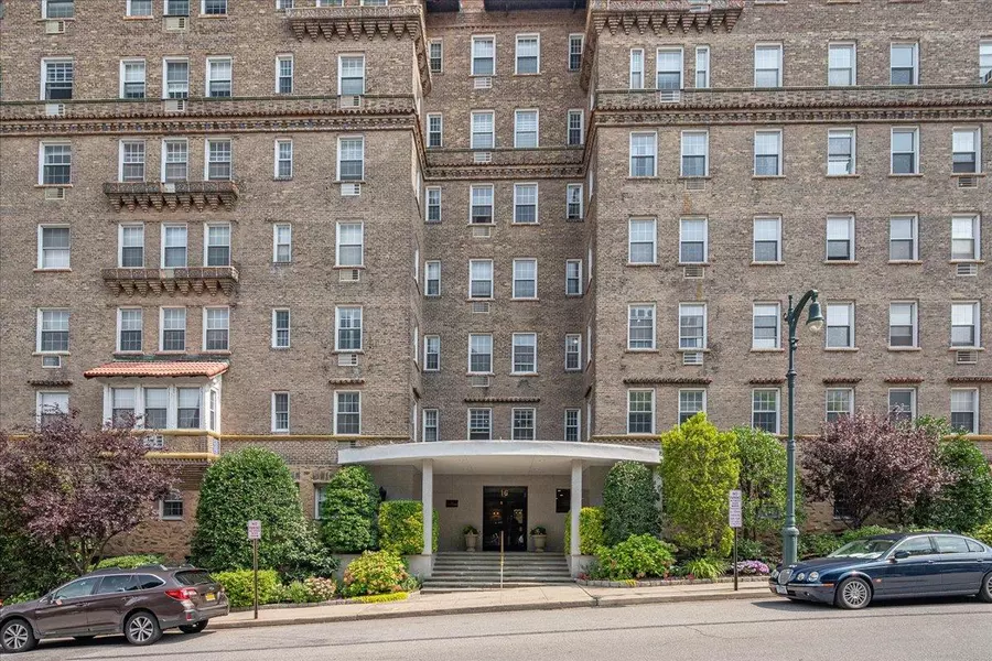 16 N Chatsworth AVE #110, Larchmont, NY 10538