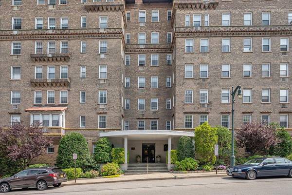 16 N Chatsworth AVE #110, Larchmont, NY 10538