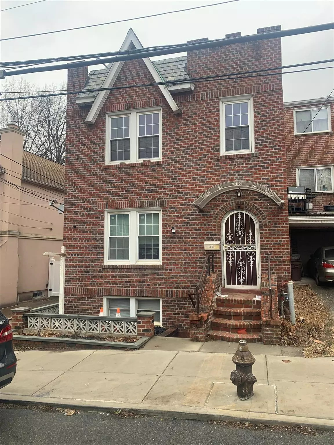 Maspeth, NY 11378,66-21 53 RD