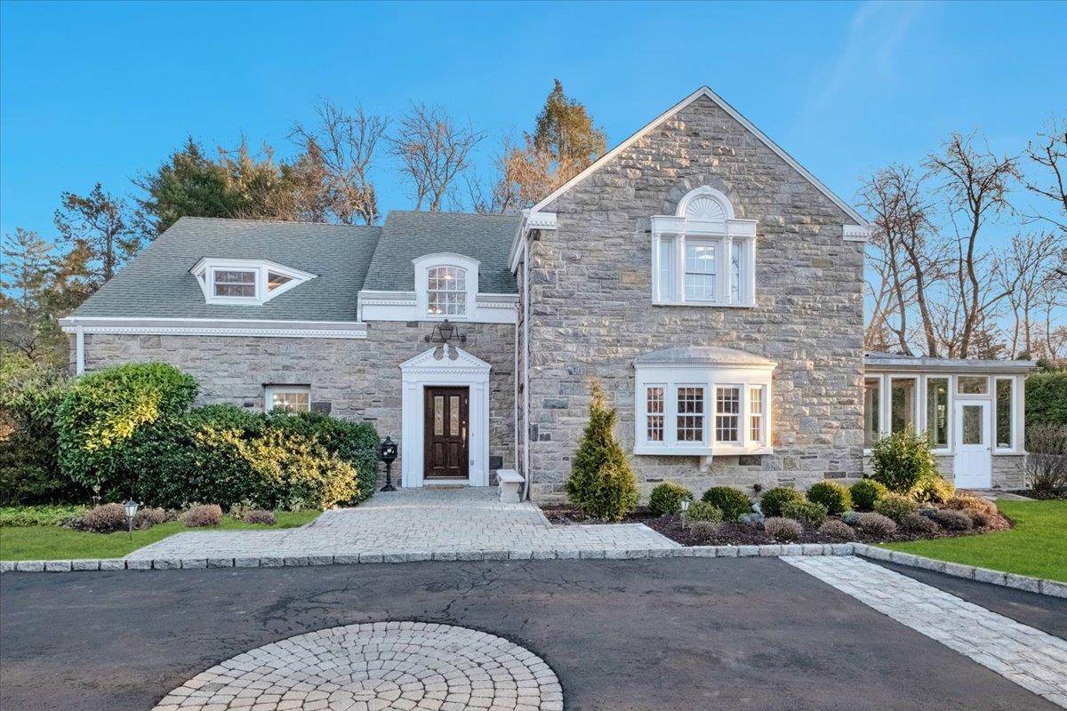 201 Oxford RD, New Rochelle, NY 10804