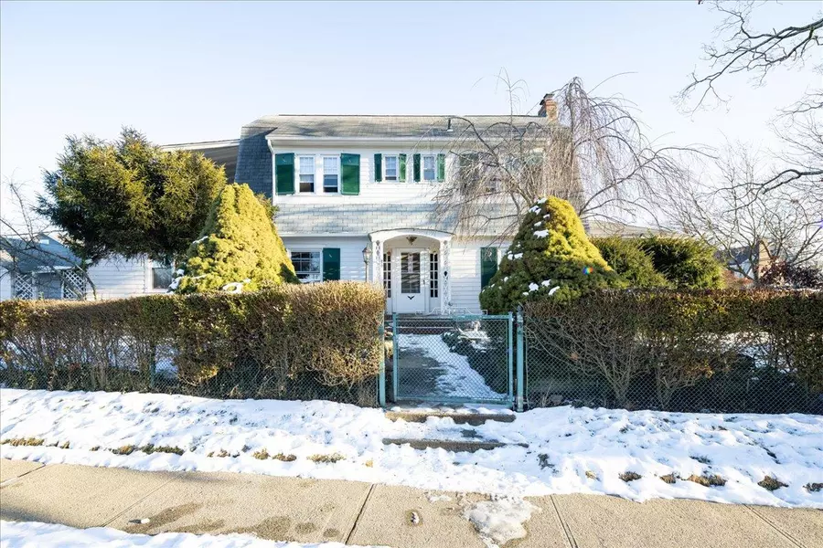 36 Birch ST, Lynbrook, NY 11563