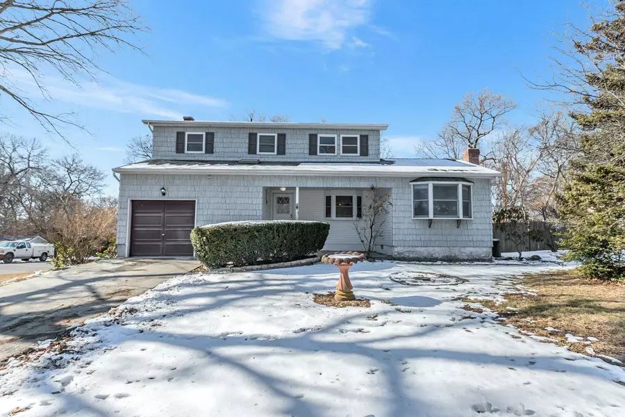 1280 Waverly AVE, Farmingville, NY 11738