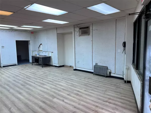 Maspeth, NY 11378,59-24 Grand AVE