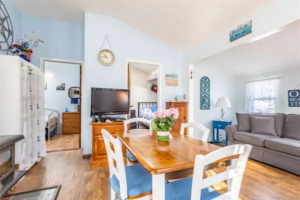 Baiting Hollow, NY 11933,5 Surfway