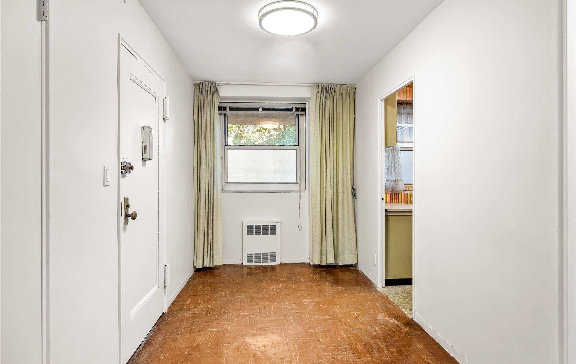Jackson Heights, NY 11372,3511 85 ST #2C