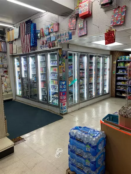 459 Merrick Rd, Lynbrook, NY 11563