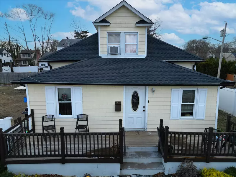 23 Pineview BLVD, Central Islip, NY 11722