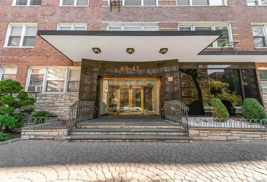 69-45 108th ST #2J, Forest Hills, NY 11375