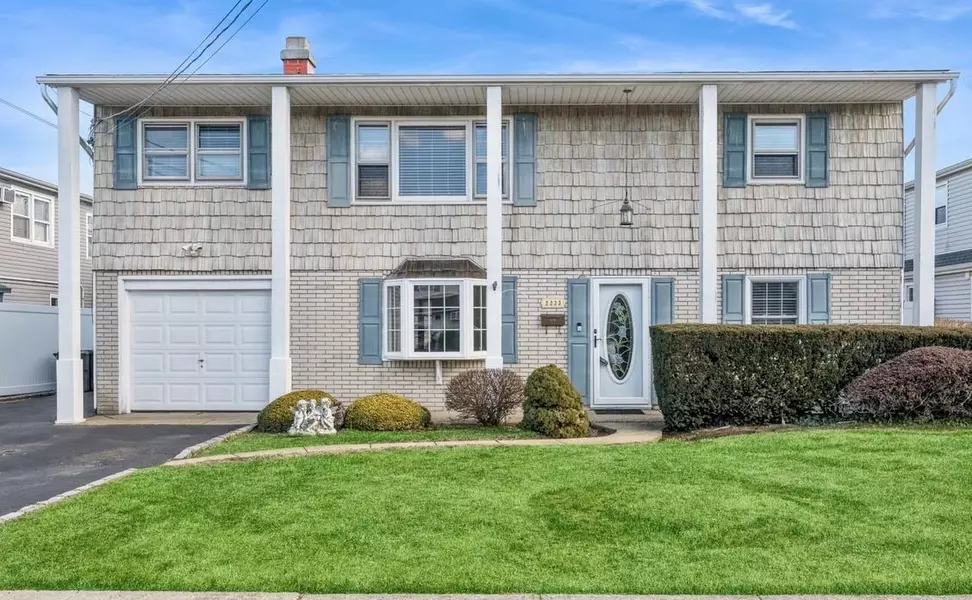 2333 Beech ST, Wantagh, NY 11793