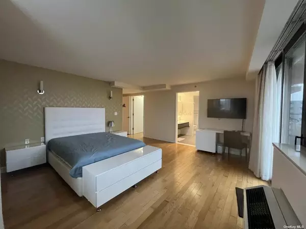Flushing, NY 11354,39-16 Prince ST #11A