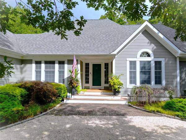 31 Windwood CT, Westhampton, NY 11977