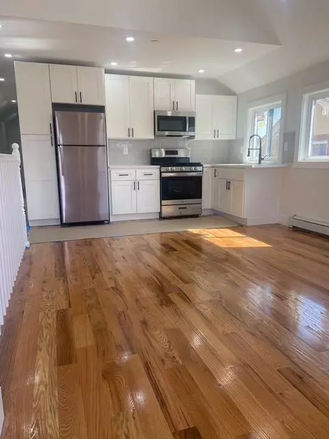 Saint Albans, NY 11413,121-09 195th ST