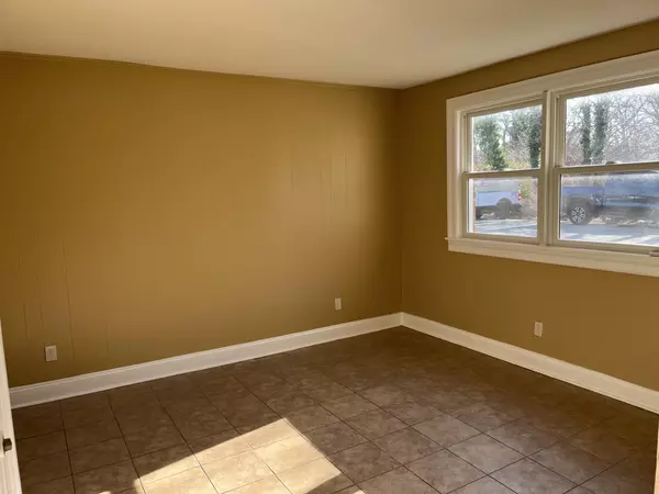 Westhampton Beach, NY 11978,62 Oak St #8B