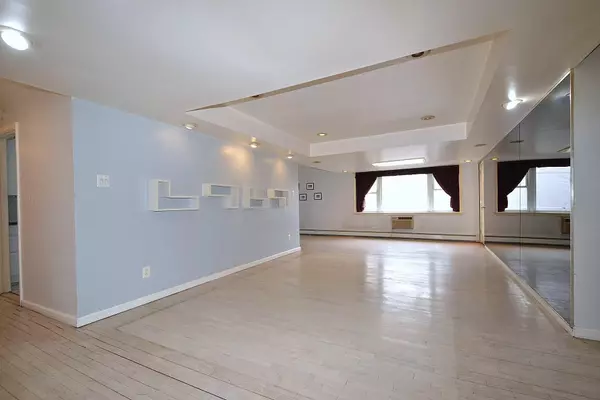 Great Neck, NY 11021,200 S Middle Neck RD #G3
