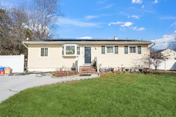 181 Elm DR, Bay Shore, NY 11706