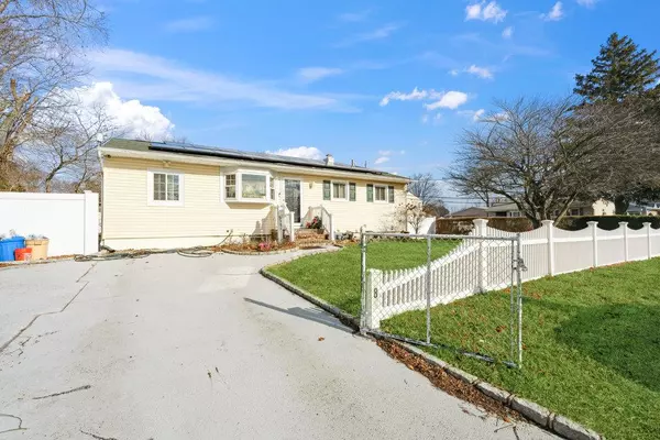 Bay Shore, NY 11706,181 Elm DR