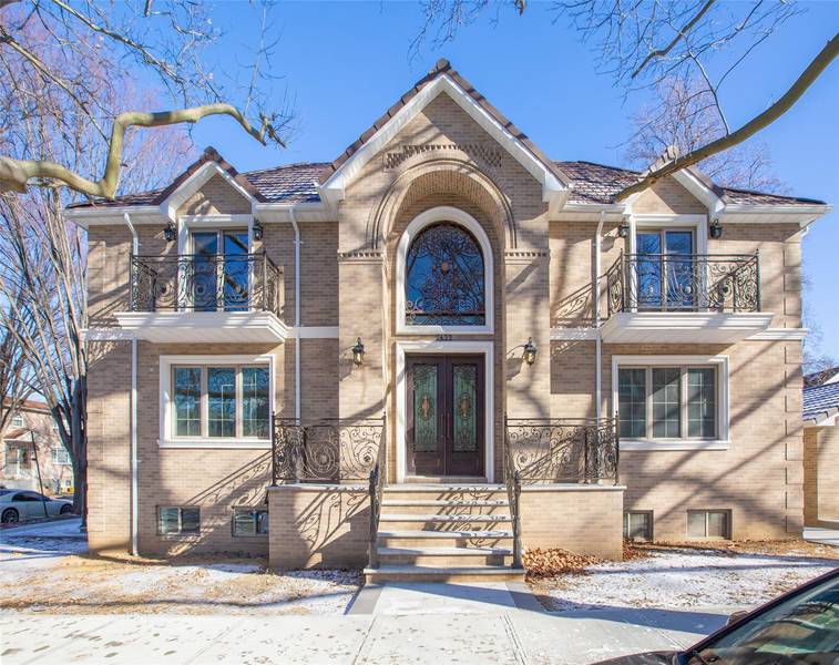 76-33 160th ST, Fresh Meadows, NY 11366