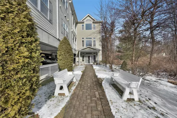 Briarcliff Manor, NY 10510,353 Chappaqua RD #22