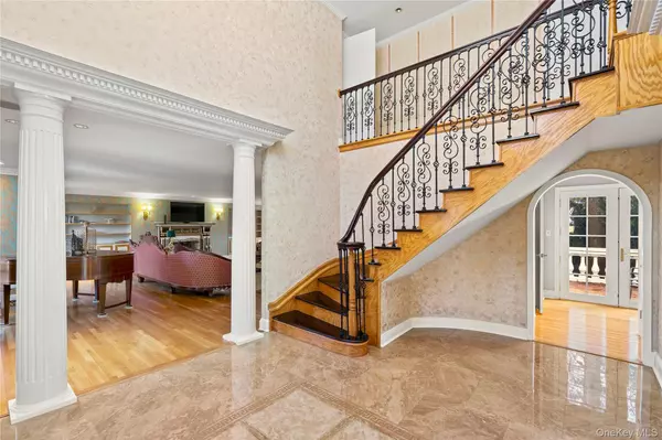 Great Neck, NY 11021,41 Amherst RD