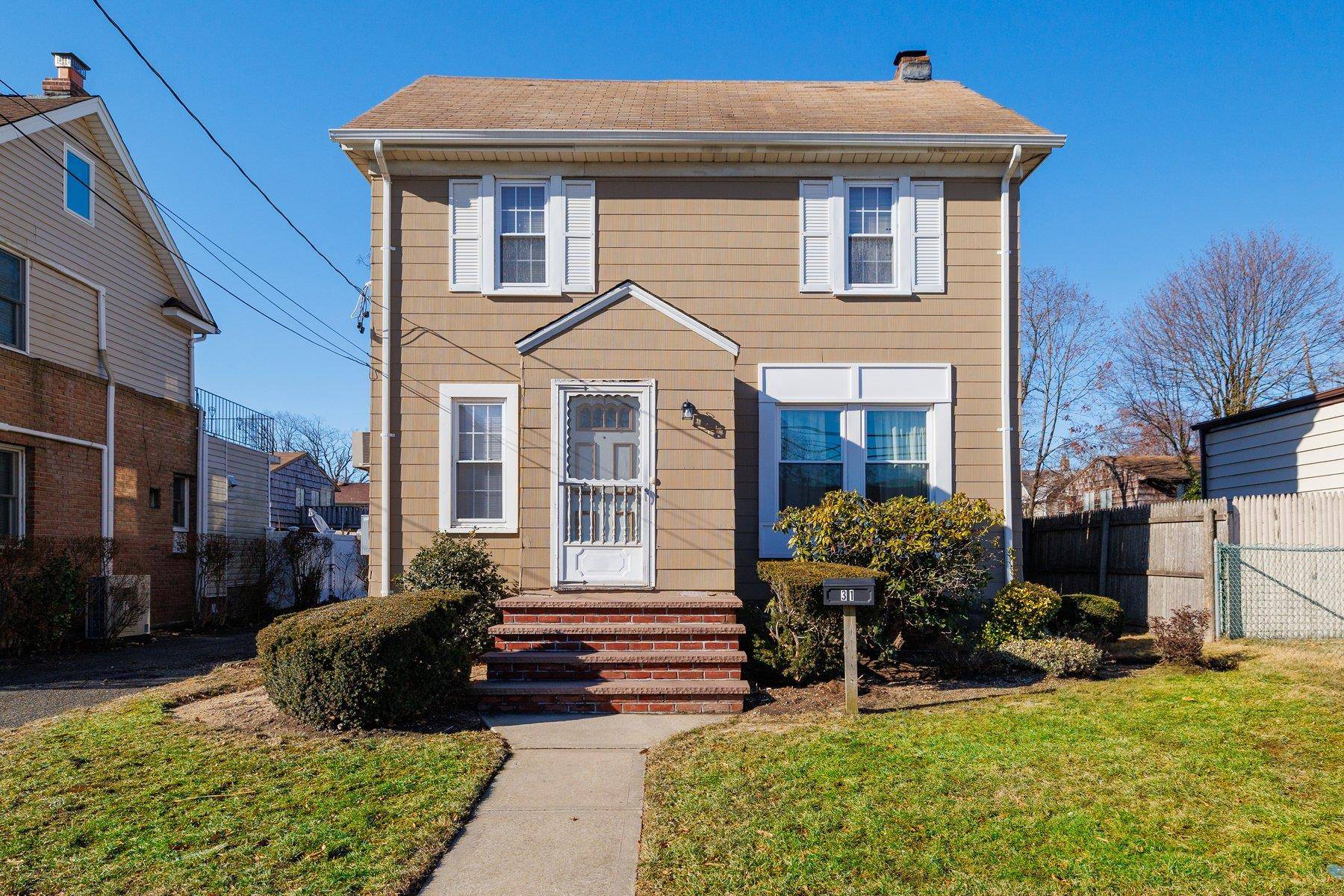 31 Pennsylvania AVE, Freeport, NY 11520