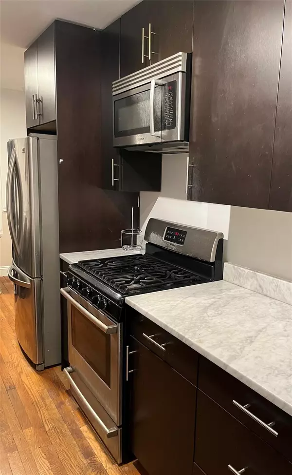 Bronx, NY 10471,5425 Valles AVE #4L