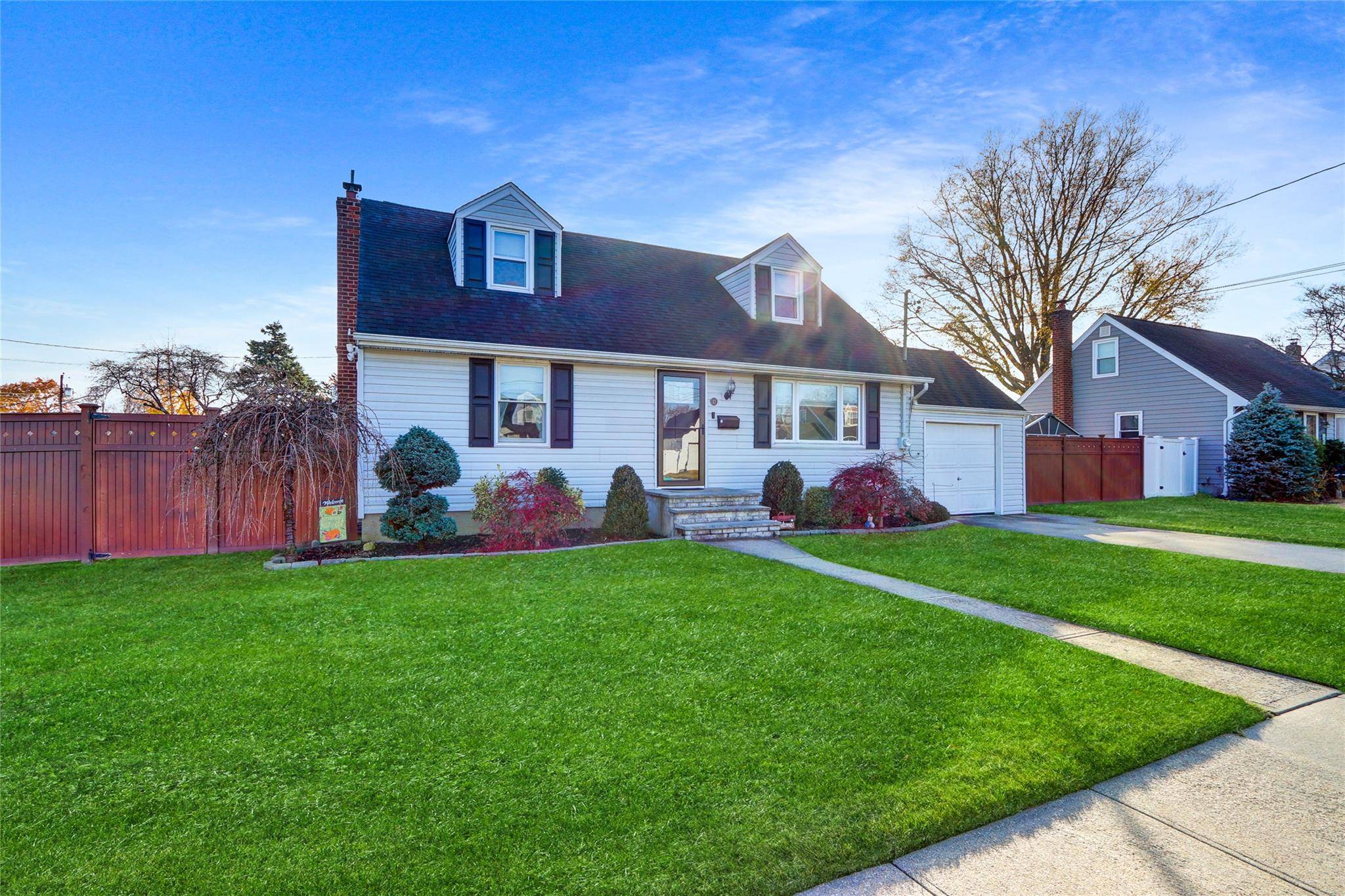 Farmingdale, NY 11735,12 Elsie LN