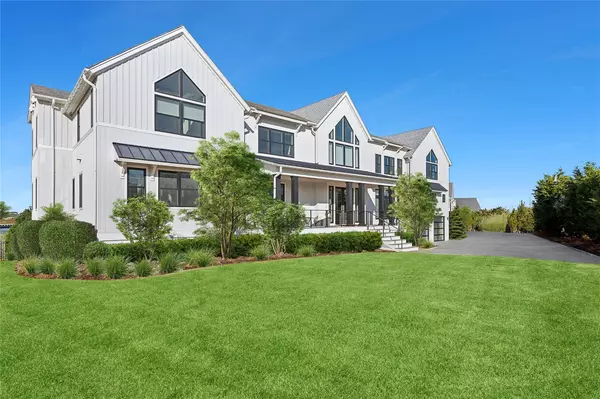 102 Dune RD, Westhampton Beach, NY 11978