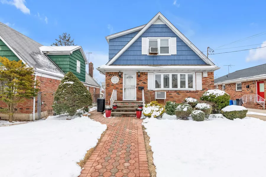 246-18 137th AVE, Rosedale, NY 11422