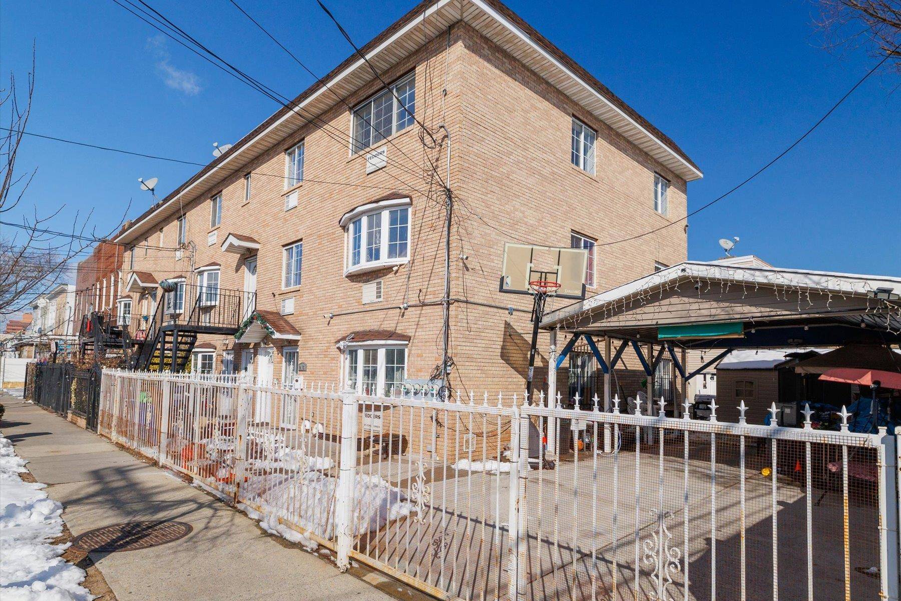 Jamaica, NY 11433,106-55 156th st