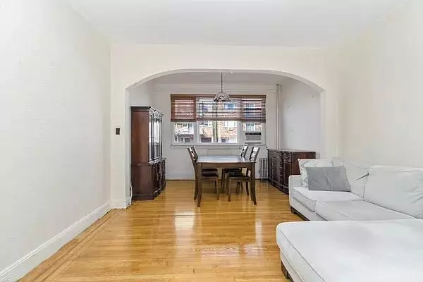 Astoria, NY 11102,20-61 42nd ST