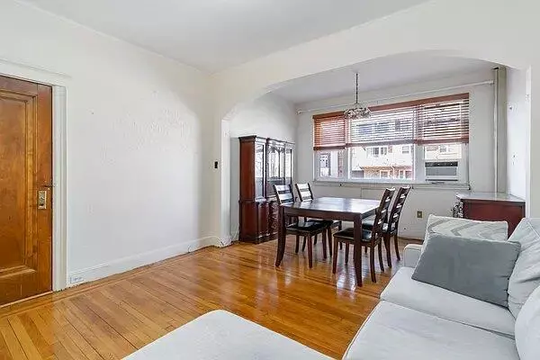 Astoria, NY 11102,20-61 42nd ST