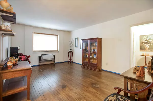 Howard Beach, NY 11414,88-31 Shore Pkwy #29