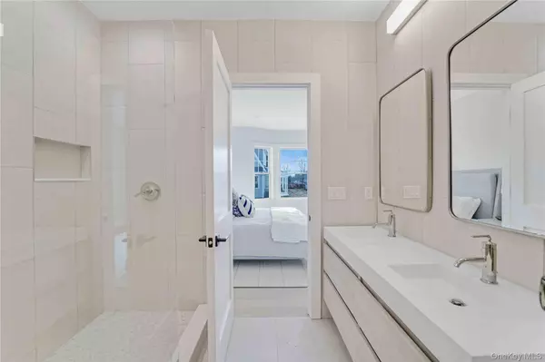 Westhampton Beach, NY 11978,12 Depot Road #1102 (Pearl Way)