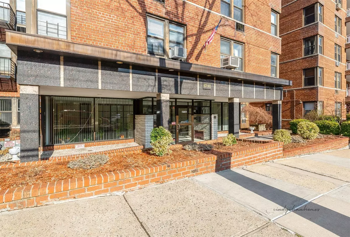 Forest Hills, NY 11375,67-41 Burns ST #617