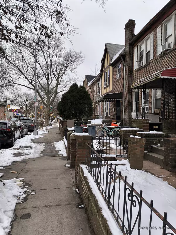 East Elmhurst, NY 11369,87-08 31 AVE