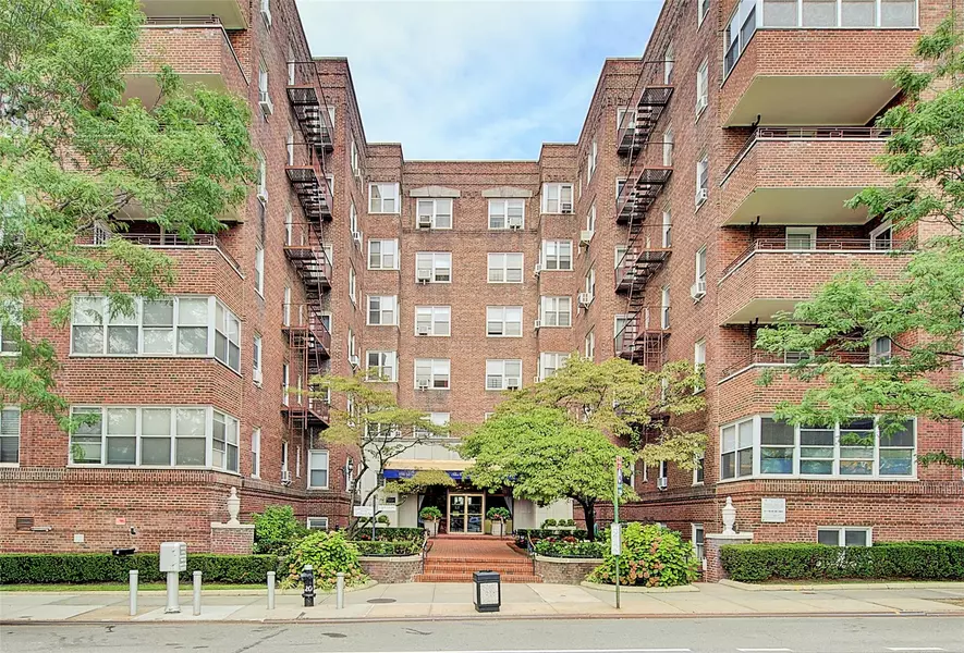 106-15 Queens BLVD #6P, Forest Hills, NY 11375