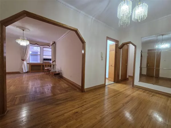 Rego Park, NY 11374,65-41 Booth ST #4A
