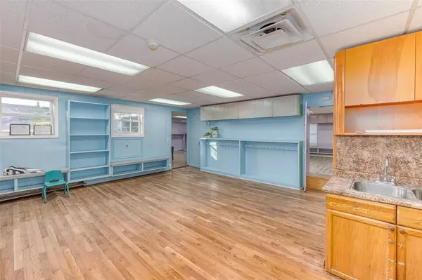 1191 Old Country RD, Plainview, NY 11803