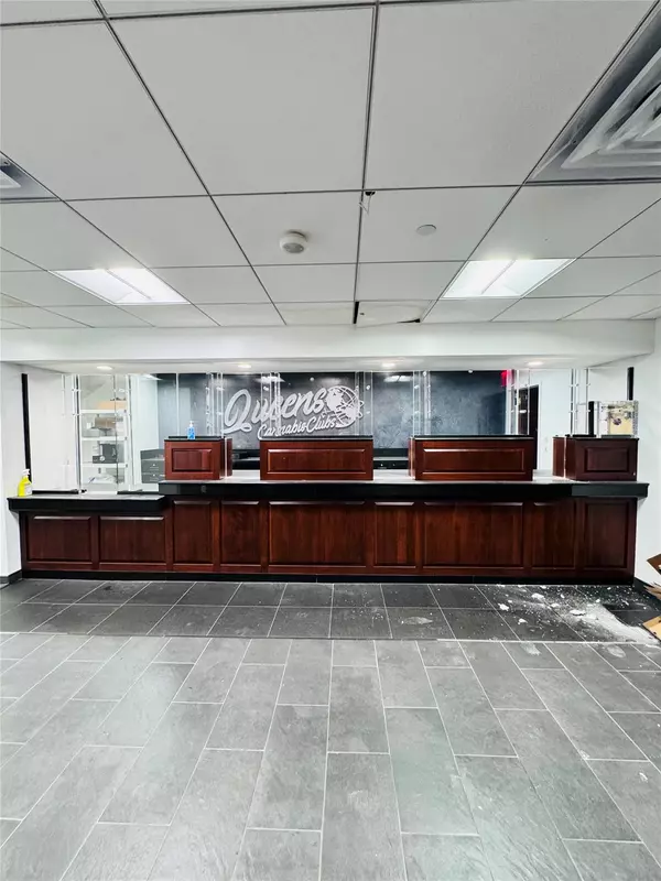 Astoria, NY 11103,30-75 Steinway ST