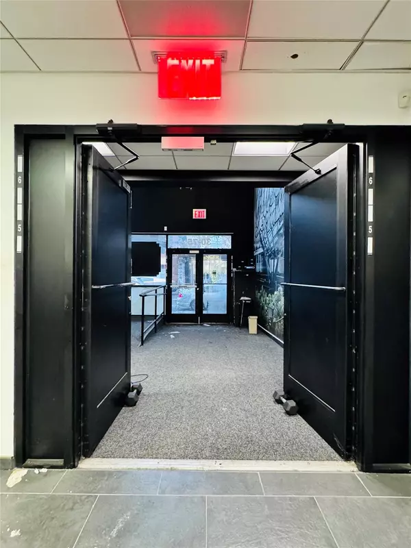 Astoria, NY 11103,30-75 Steinway ST