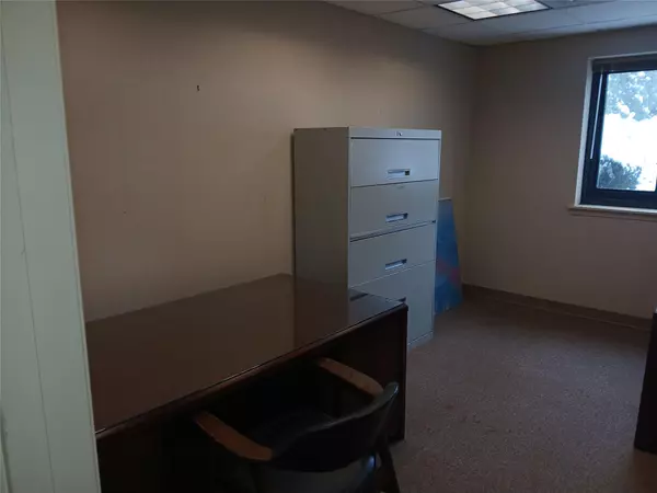 Westbury, NY 11590,242 Drexel AVE #1