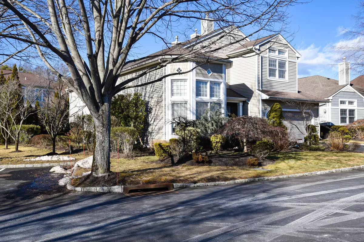 Plainview, NY 11803,17 Bayview DR