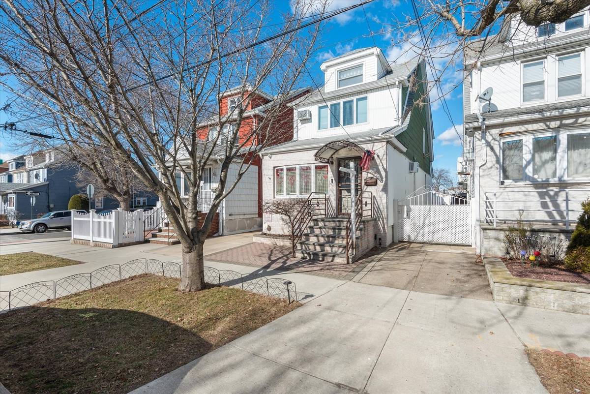 Ozone Park, NY 11417,96-31 Pitkin AVE