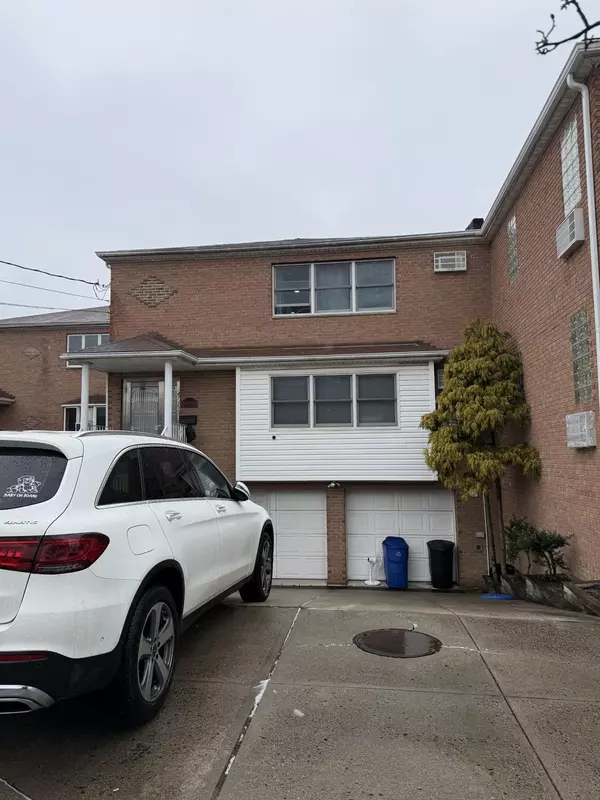 47-25 203 st, Flushing, NY 11361