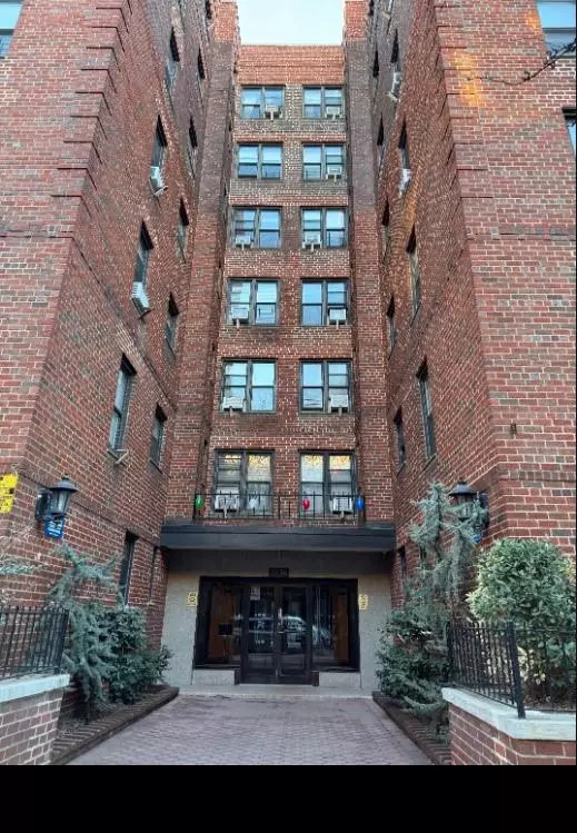 Jackson Heights, NY 11372,37-30 83rd ST #2M