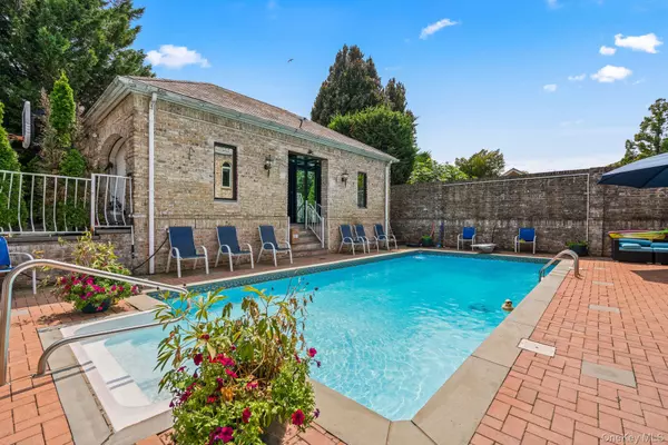 Malba, NY 11357,6 Summit PL