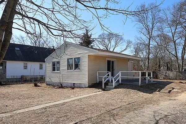 Mastic Beach, NY 11951,186 Cranberry DR