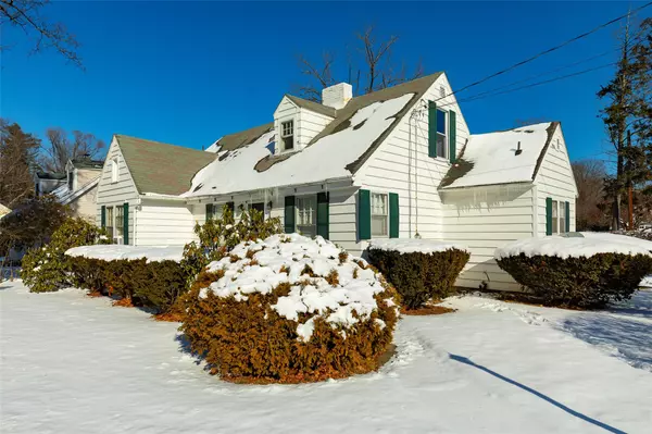 Hyde Park, NY 12538,1 Linden LN