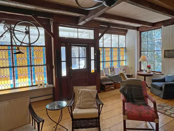 Palisades, NY 10964,696 Oak Tree RD