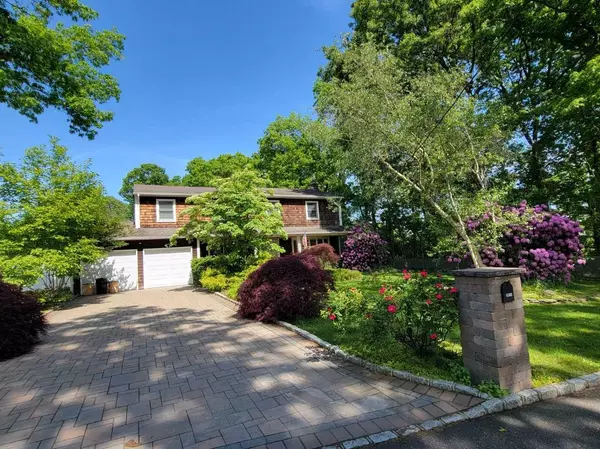 Ronkonkoma, NY 11779,2811 Pine AVE